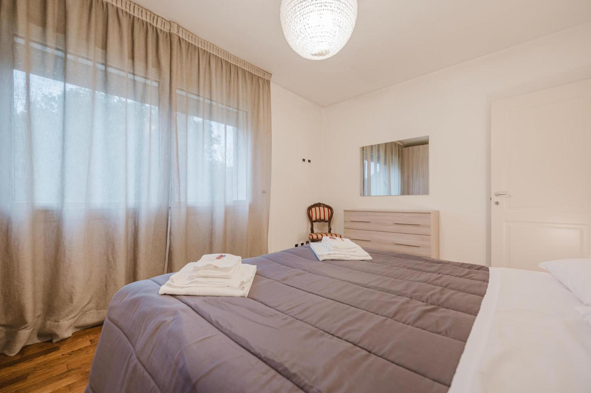 Lucrezia - 10 Min From & Free Parking