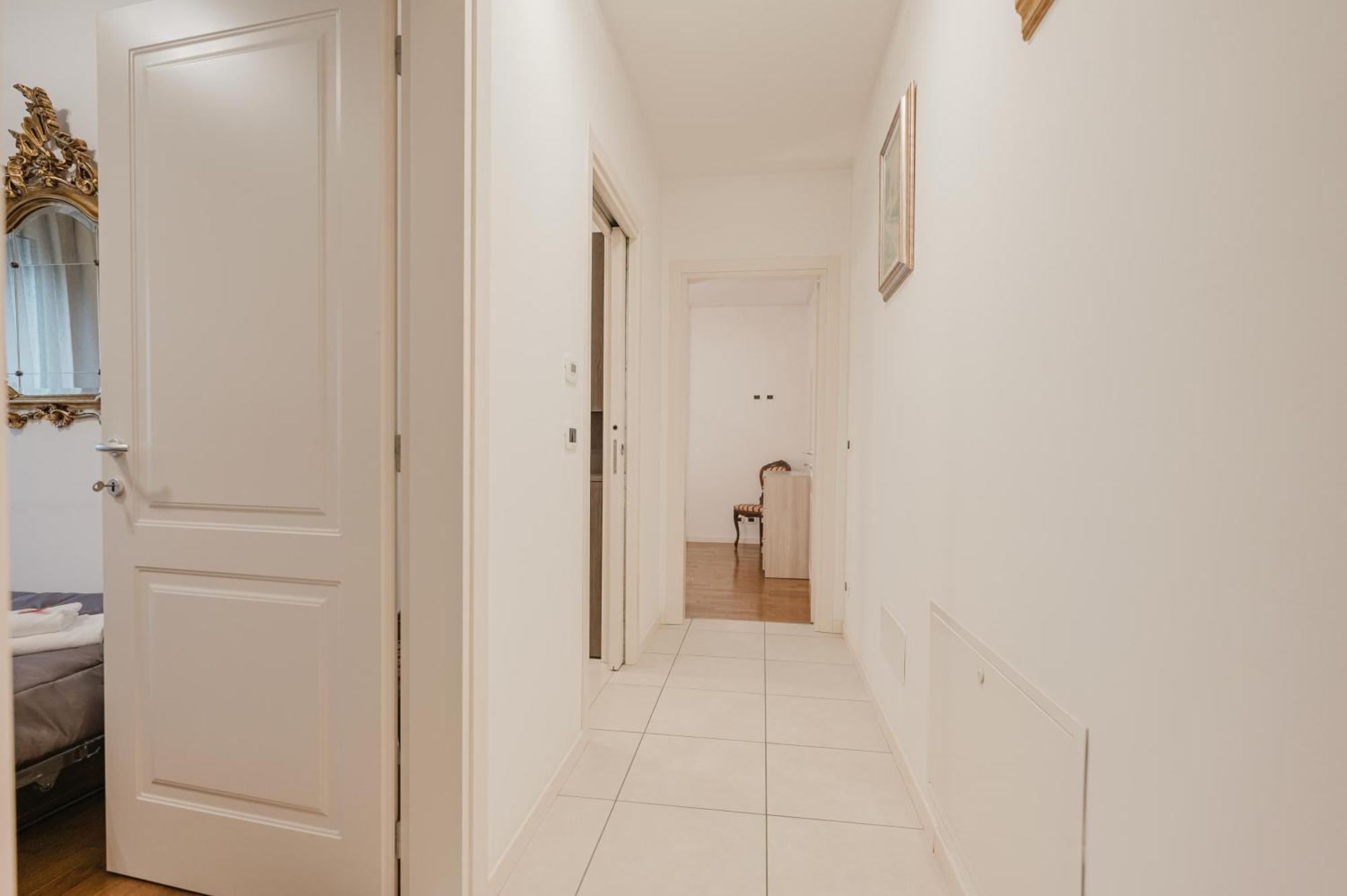 Lucrezia - 10 Min From & Free Parking Appartement