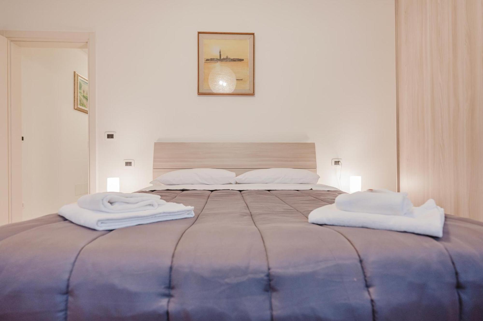 Lucrezia - 10 Min From & Free Parking Appartement