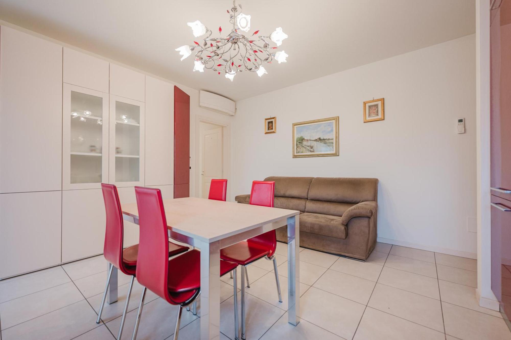 Lucrezia - 10 Min From & Free Parking *