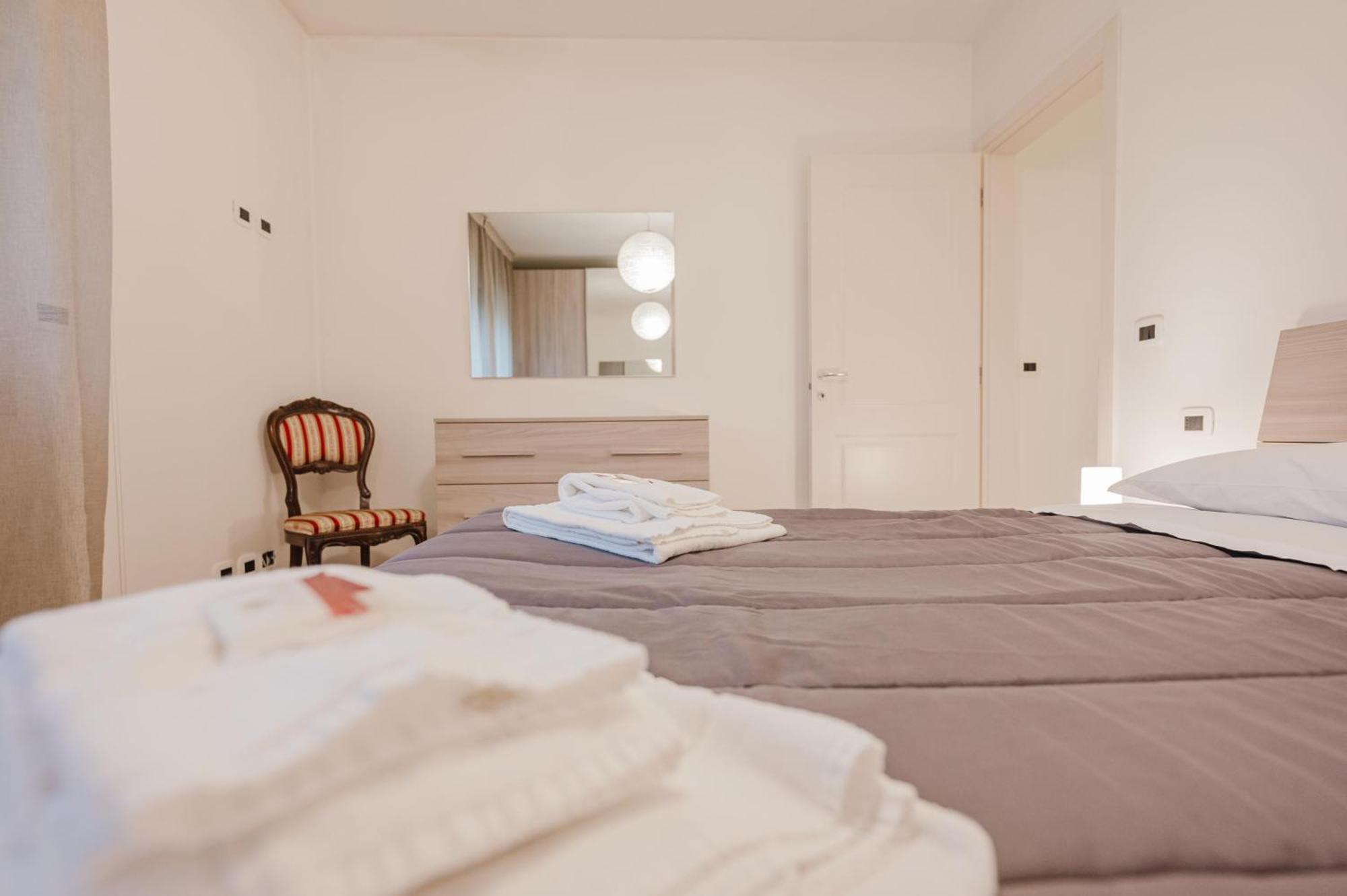 Lucrezia - 10 Min From & Free Parking *
