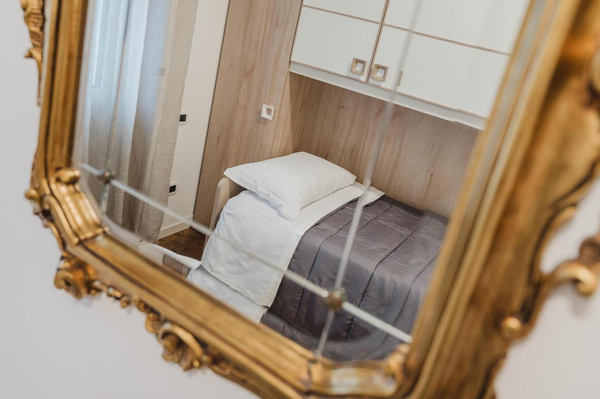 Lucrezia - 10 Min From & Free Parking Appartement